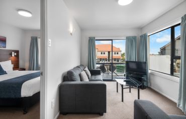 Deluxe 1-Bedroom Suite